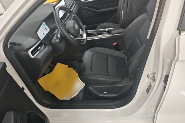 GEELY Emgrand 2025 #15 GEELY Emgrand 2025 car image #15