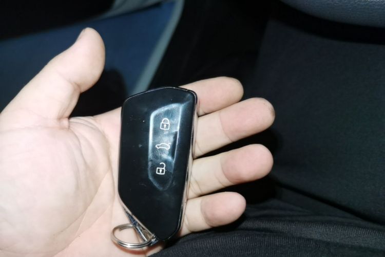 Volkswagen Golf 2023 car image #9