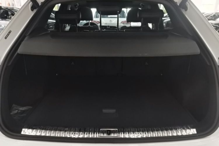 Audi Q3 2023 car image #19