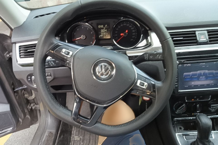 Volkswagen Bora 2018 car image #17