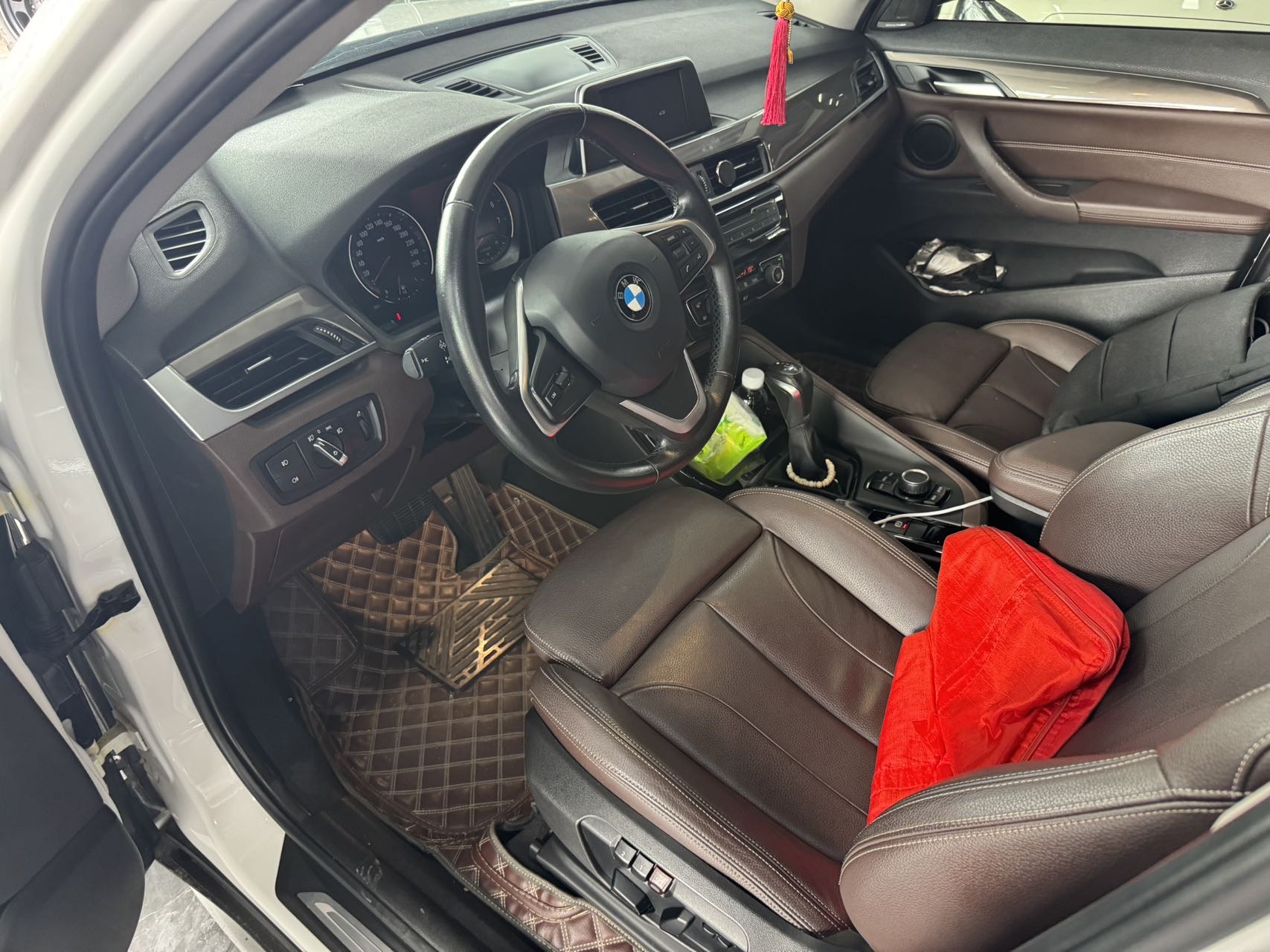 2019 immagine di auto #2