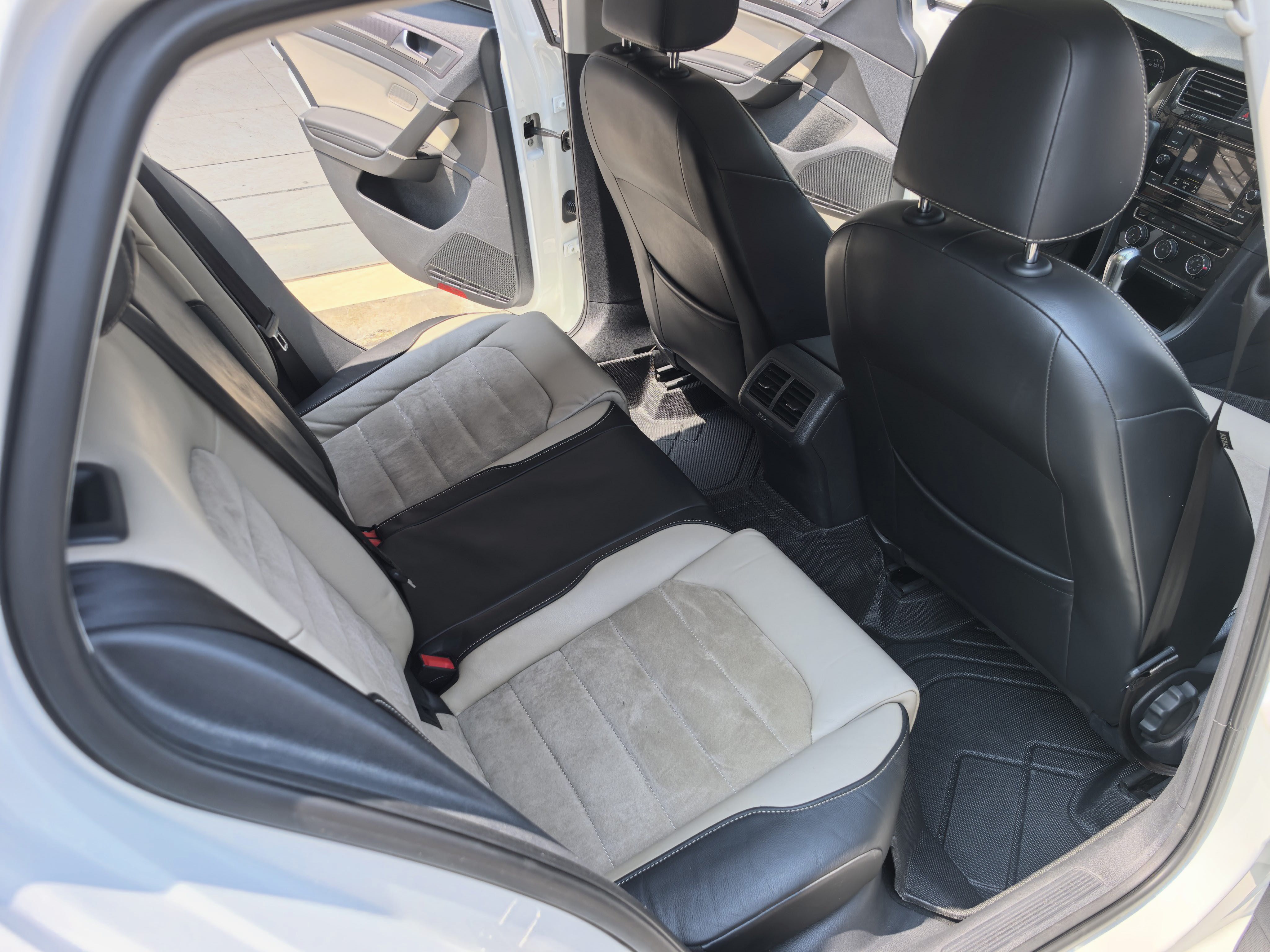 Volkswagen Golf 2017 car image #7
