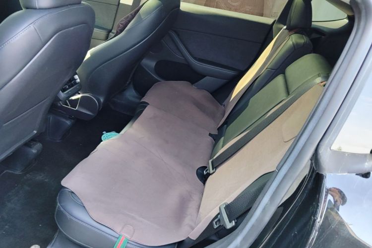 Tesla Model Y 2023 car image #17