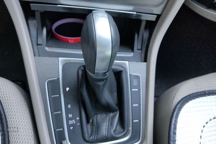Volkswagen Golf 2015 car image #16