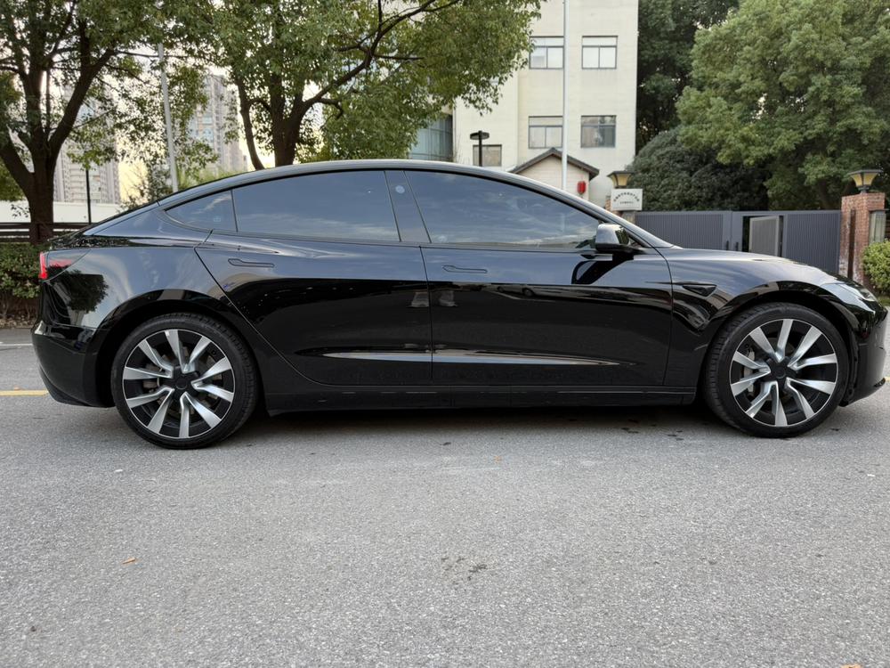 Tesla Model 3 2025 car image #7