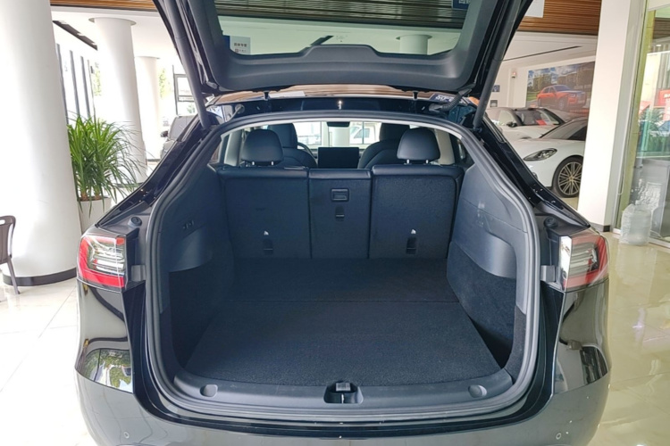 Tesla Model Y 2022 car image #21