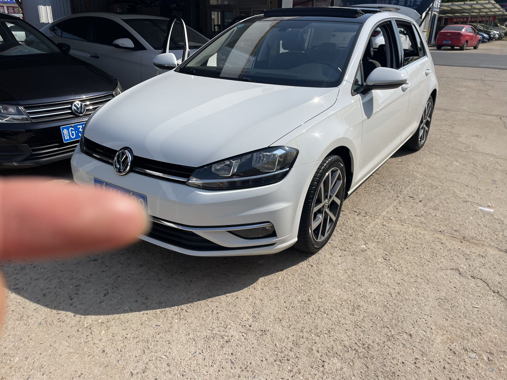 Volkswagen Golf 2020 car image 