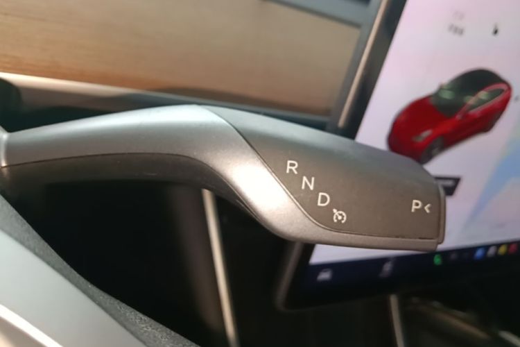Tesla Model 3 2020 immagine di auto #14