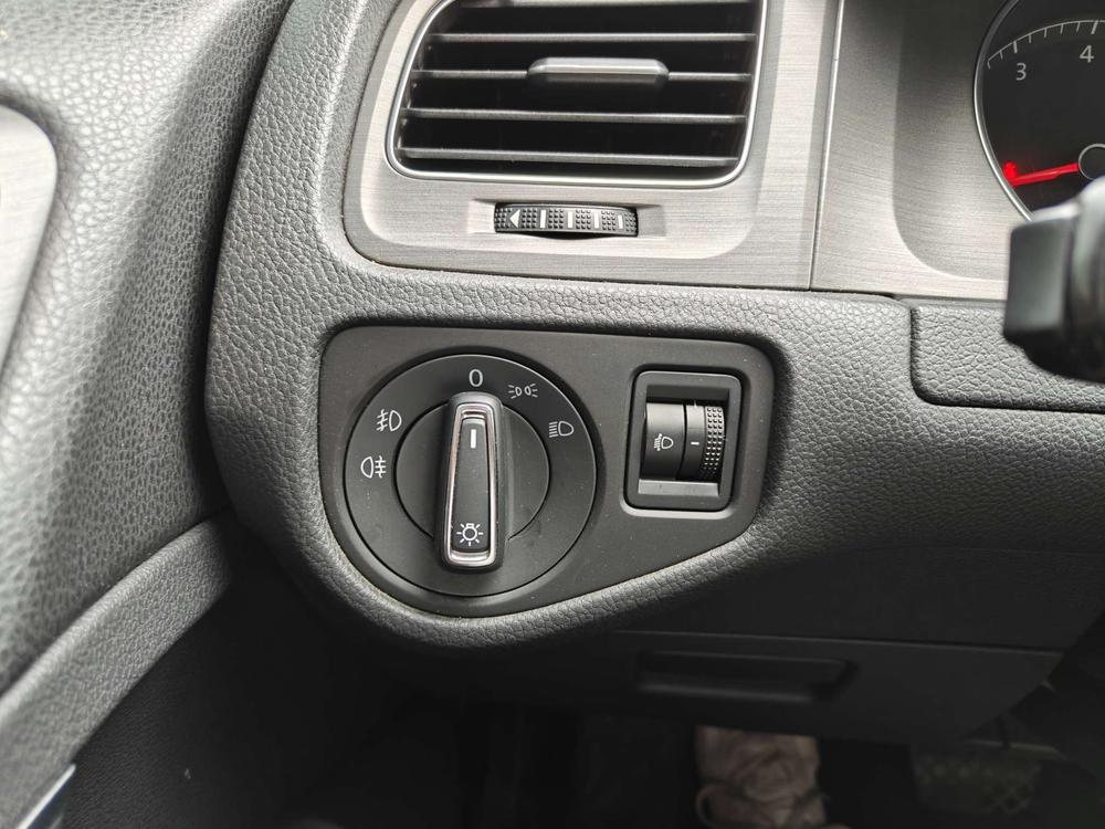 Volkswagen Golf 2014 car image #12