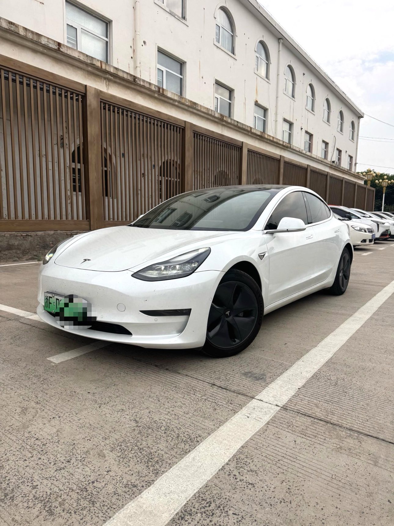 Tesla Model 3 2021 car image 