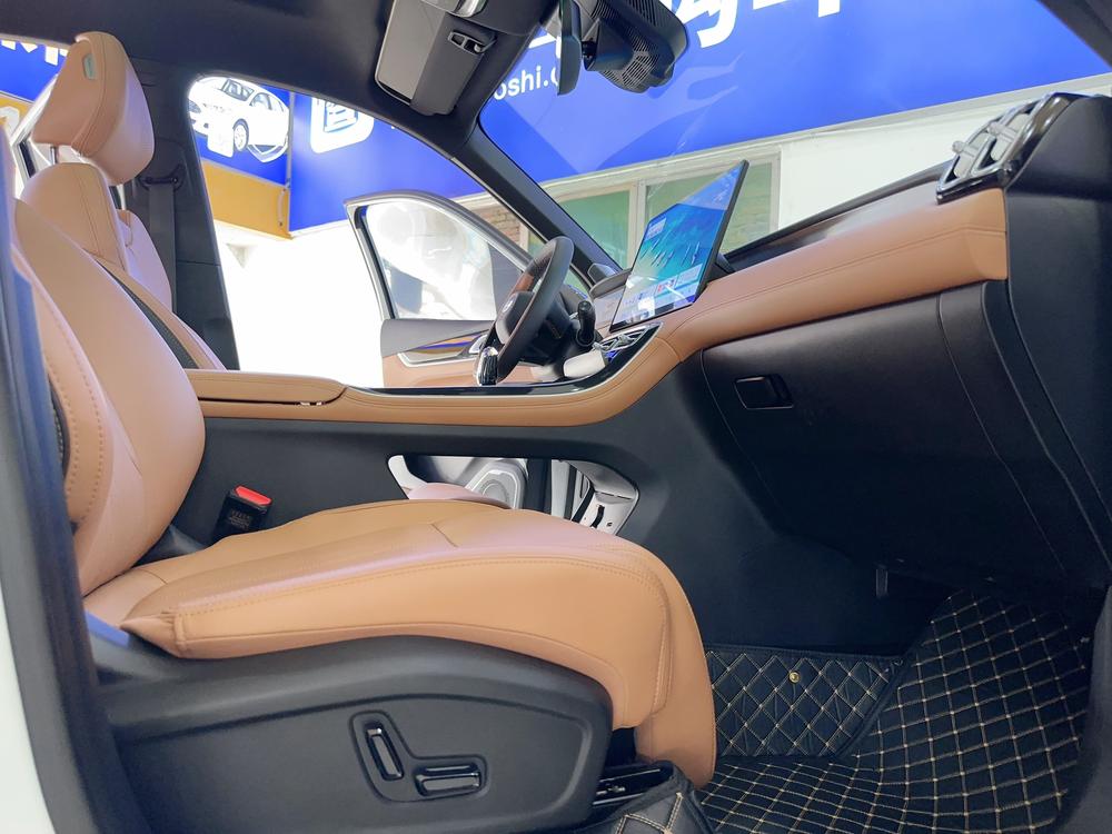 GEELY Boyue L 2025 car image #13