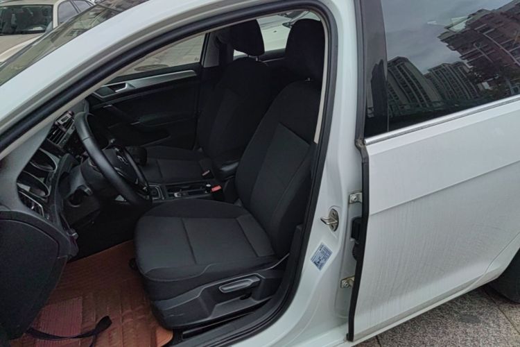Volkswagen Golf 2019 car image #15