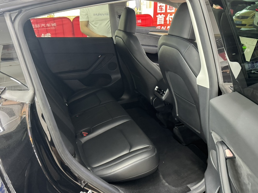 Tesla Model Y 2022 car image #8