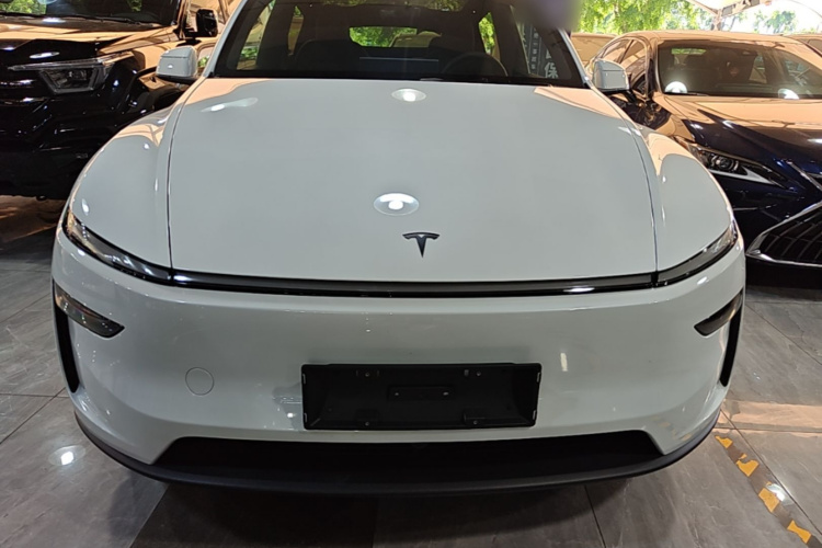 Tesla Model Y 2026 #3 Tesla Model Y 2026 immagine di auto #3