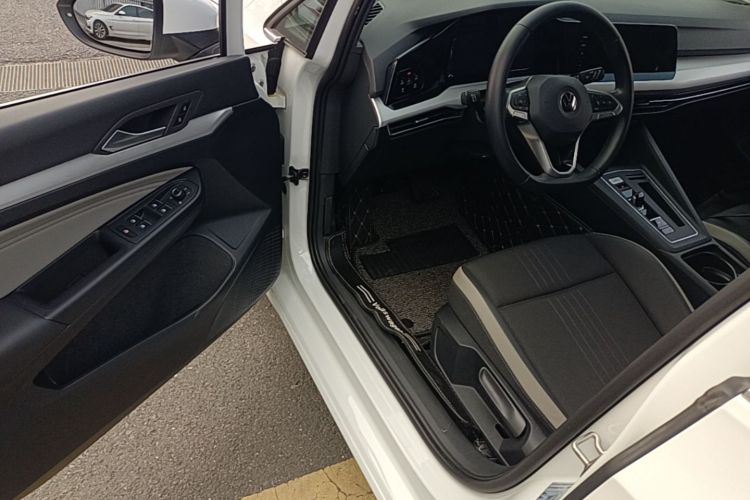 Volkswagen Golf 2021 car image #18