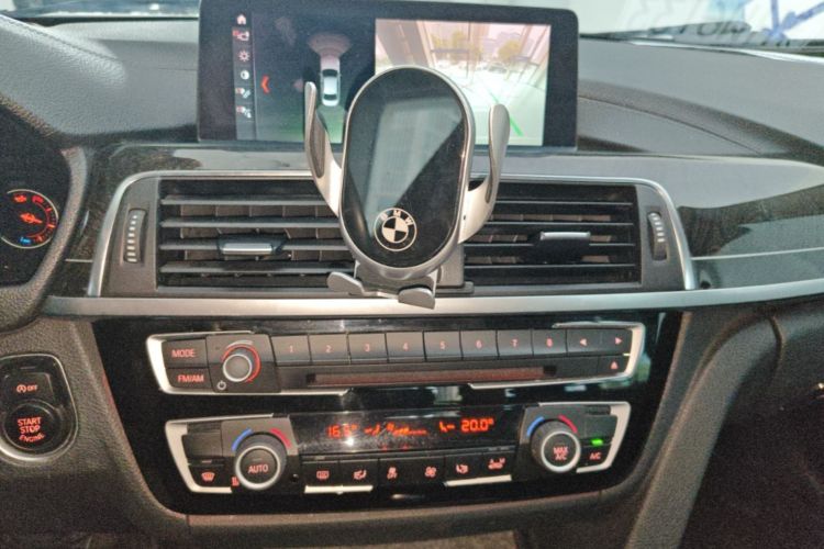 BMW 3 Series 2018 #17 BMW 3 Series 2018 car image #17