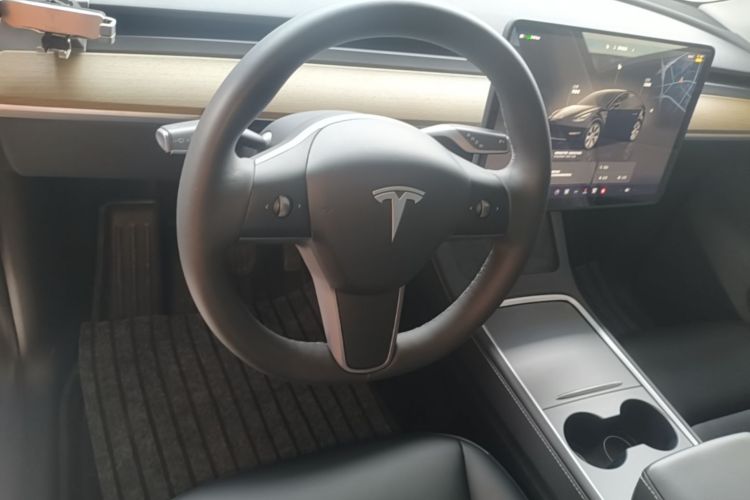 Tesla Model Y 2023 #11 Tesla Model Y 2023 immagine di auto #11