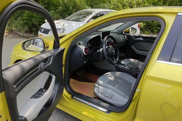 Audi A3 2018 car image #12