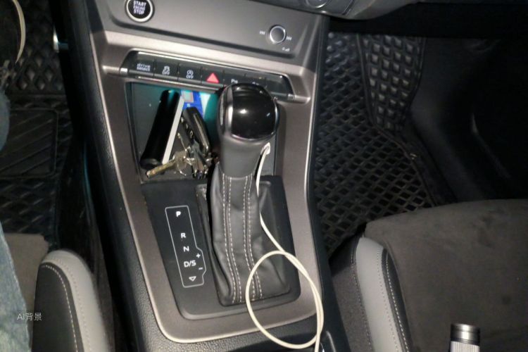 Audi Q3 2020 car image #16