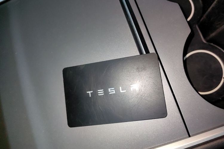 Tesla Model Y 2022 car image #9