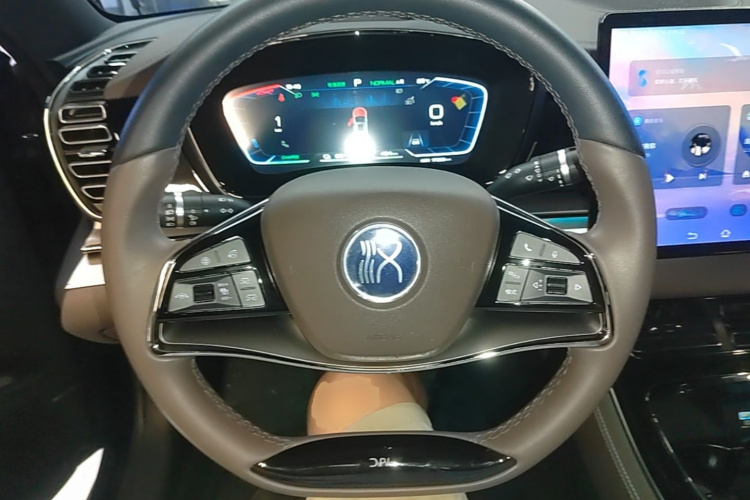 BYD Han 2023 car image #15