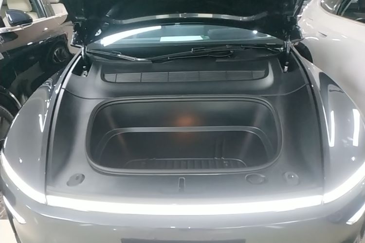 Tesla Model Y 2025 #22 Tesla Model Y 2025 car image #22
