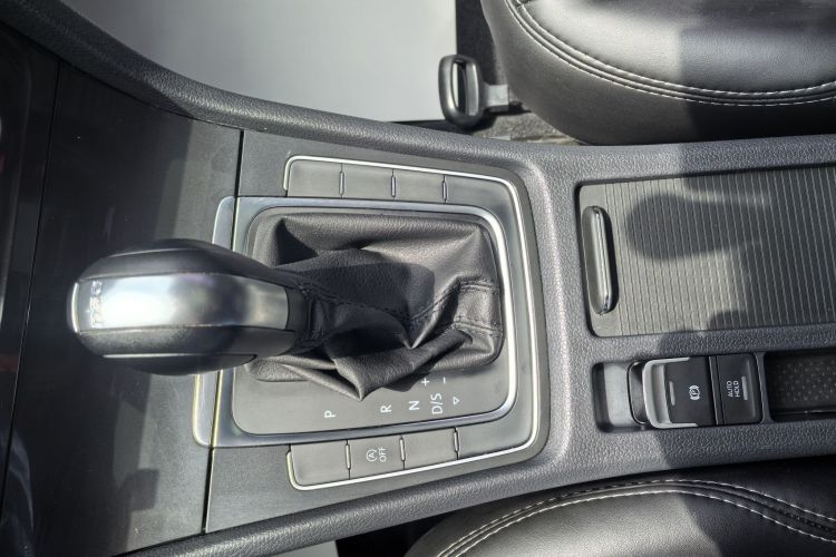 Volkswagen Golf 2019 car image #13