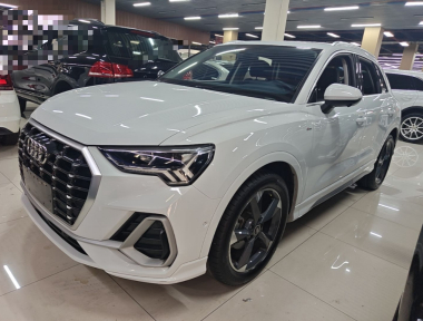 Audi Q3 2021 Audi Q3 2021 immagine di auto
