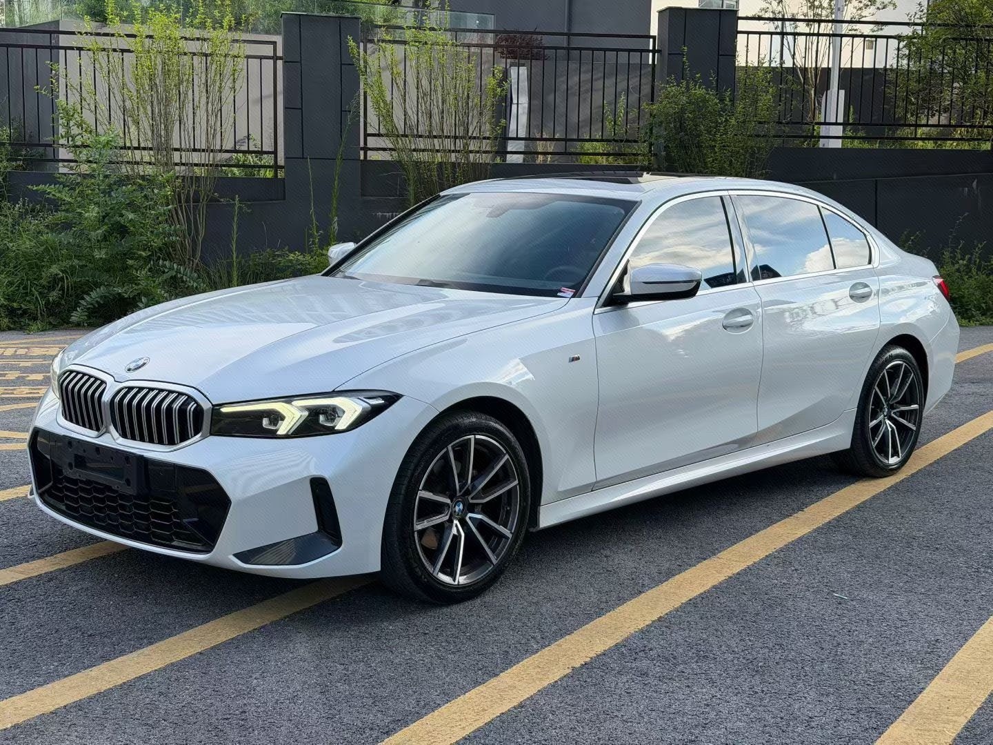 BMW 3 Series 2023 BMW 3 Series 2023 car image
