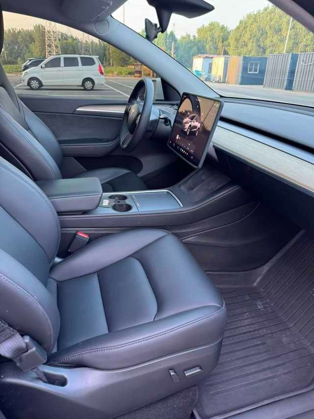Tesla Model Y 2023 car image #9