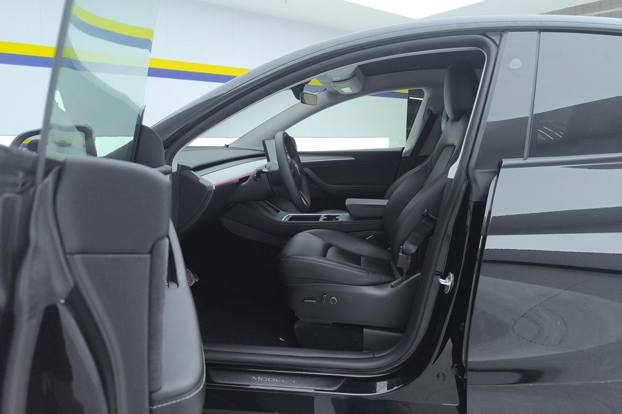 Tesla Model Y 2024 #12 Tesla Model Y 2024 car image #12