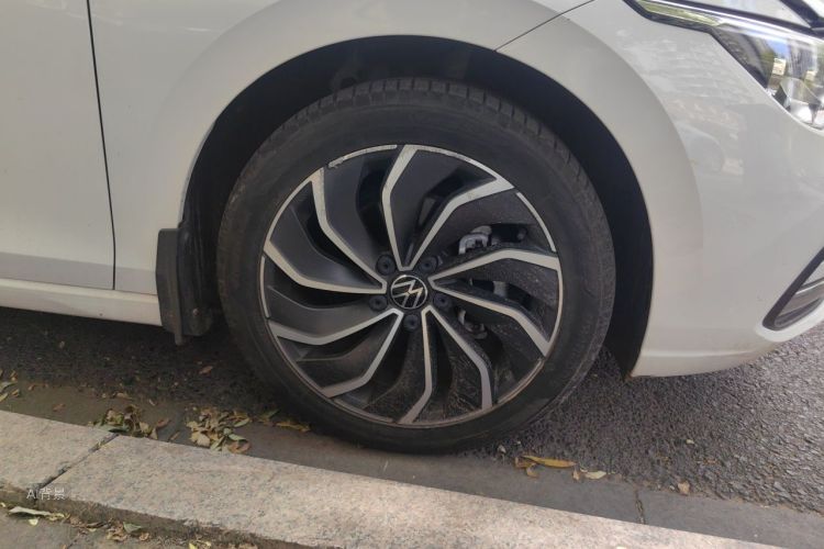 Volkswagen Golf 2021 car image #9