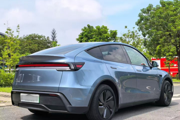 Tesla Model Y 2025 #7 Tesla Model Y 2025 immagine di auto #7