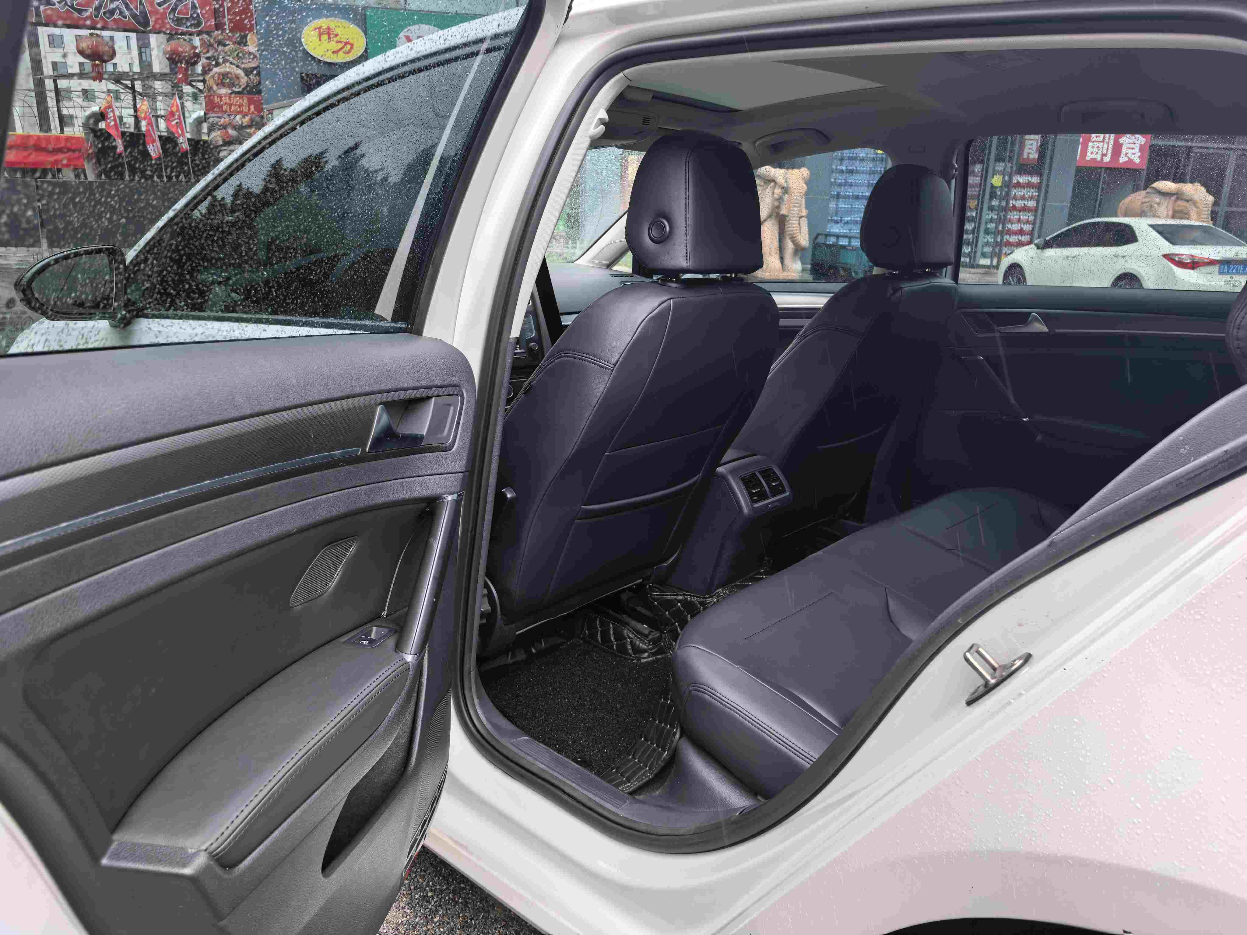 Volkswagen Golf 2017 car image #8