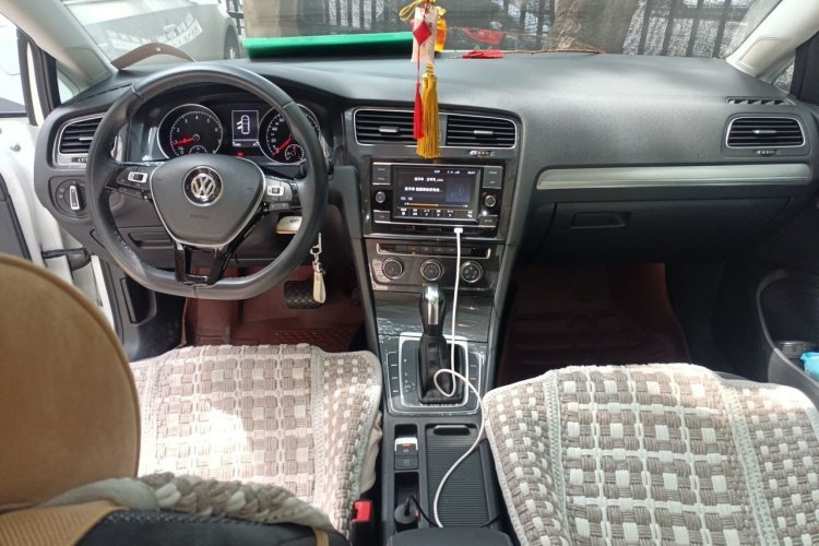 Volkswagen Golf 2018 car image #12