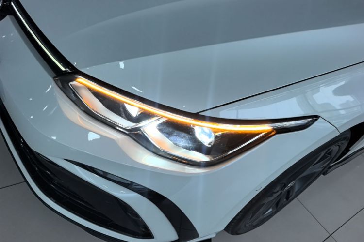 Volkswagen Golf 2022 car image #23
