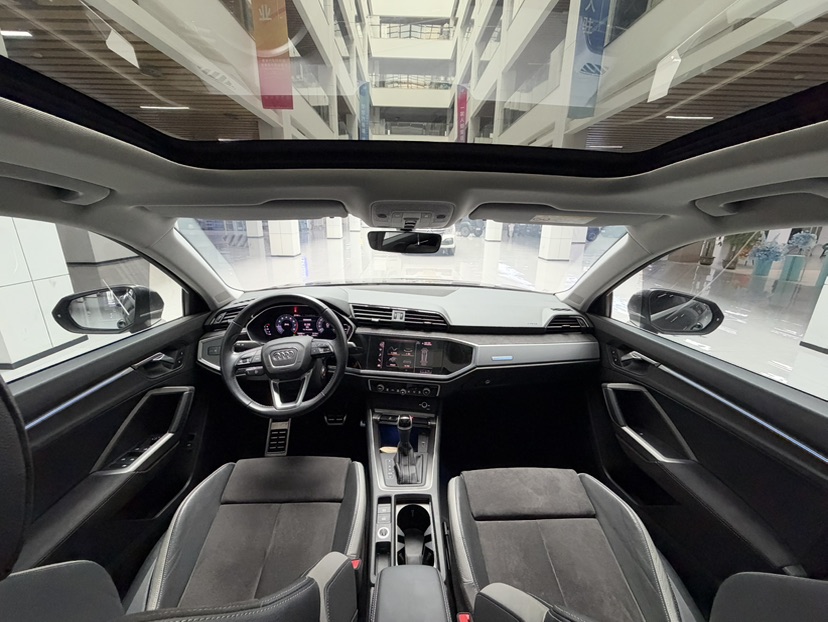 Audi Q3 2021 car image #15