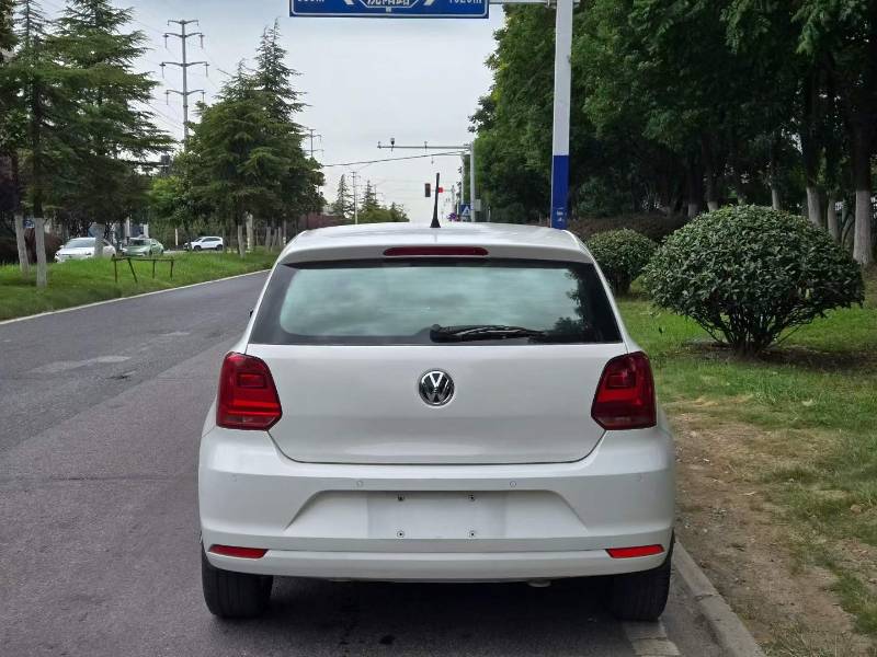 Volkswagen Polo 2014 car image #4
