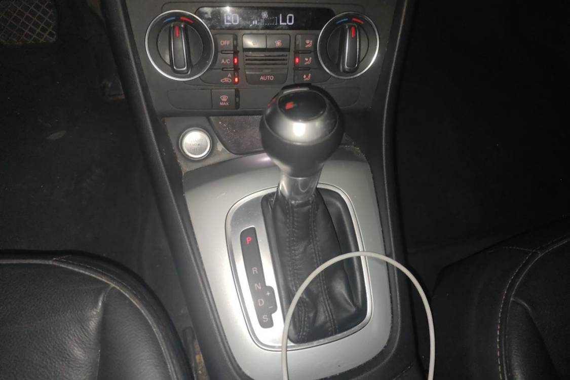 Audi Q3 2018 car image #29