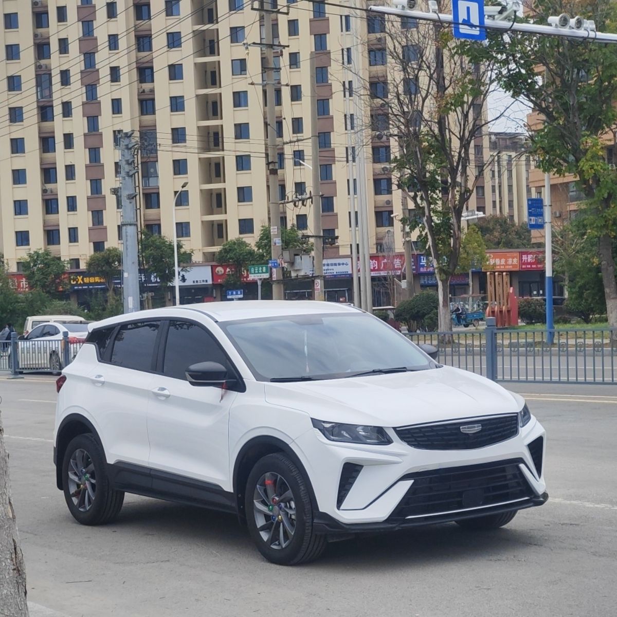 GEELY Coolray 2026 car image #2