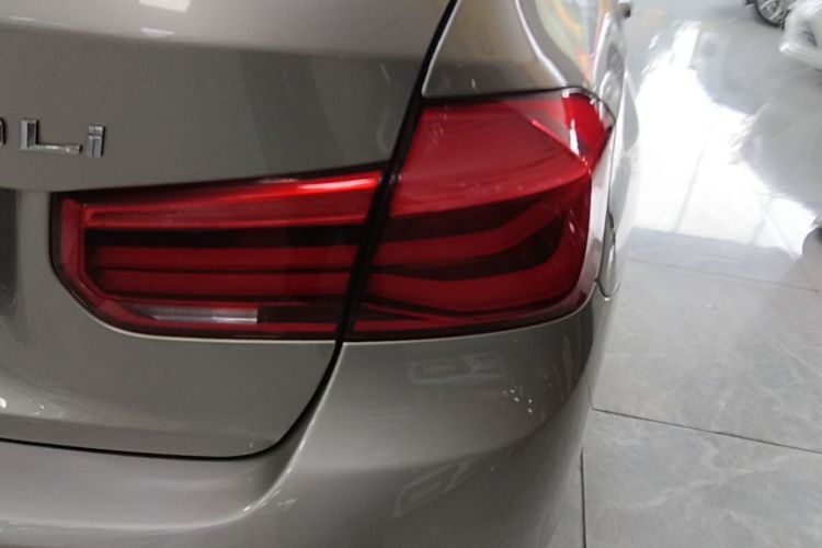 BMW 3 Series 2017 #8 BMW 3 Series 2017 car image #8