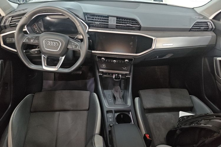 Audi Q3 2023 car image #11