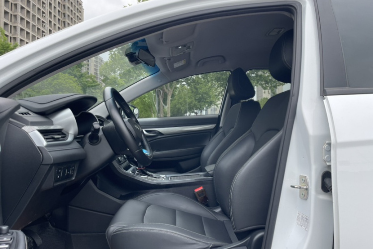 GEELY Emgrand 2019 #10 GEELY Emgrand 2019 car image #10