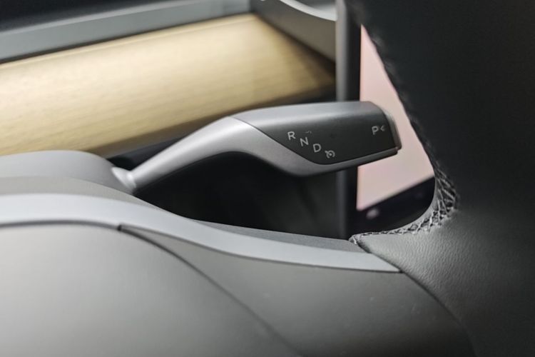 Tesla Model Y 2023 #14 Tesla Model Y 2023 car image #14