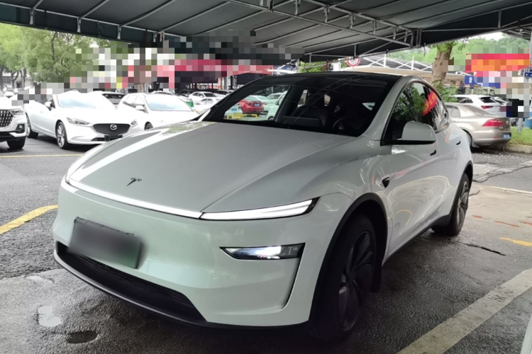 Tesla Model Y 2025 #2 Tesla Model Y 2025 car image #2