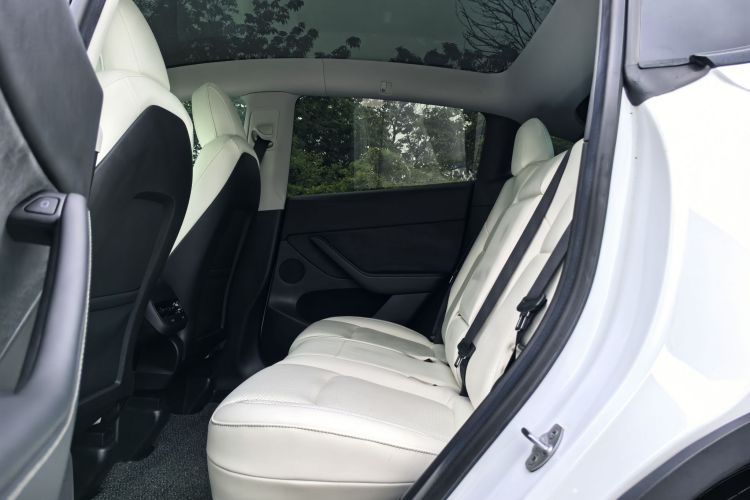 Tesla Model Y 2023 #10 Tesla Model Y 2023 car image #10