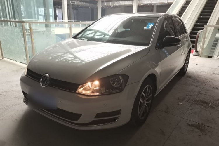 Volkswagen Golf 2017 car image #2