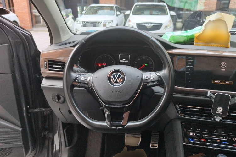Volkswagen Tharu 2021 car image #15