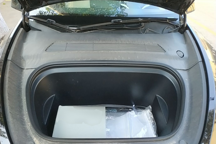 Tesla Model Y 2023 car image #20