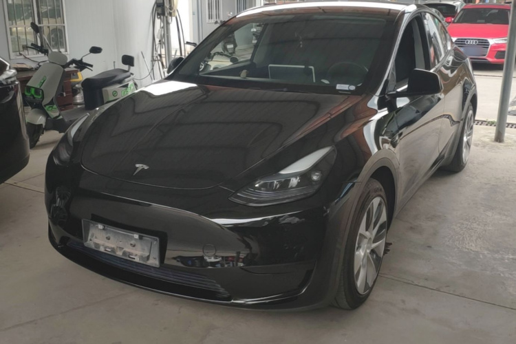 Tesla Model Y 2023 #2 Tesla Model Y 2023 car image #2